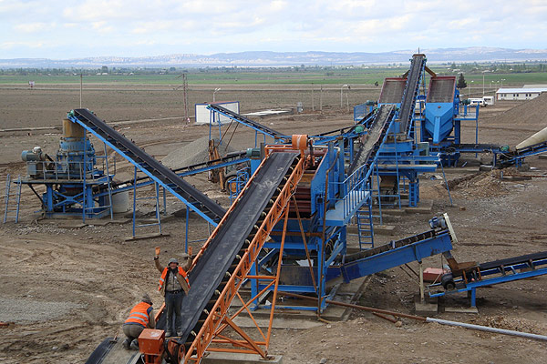Aggregate production line for highway building